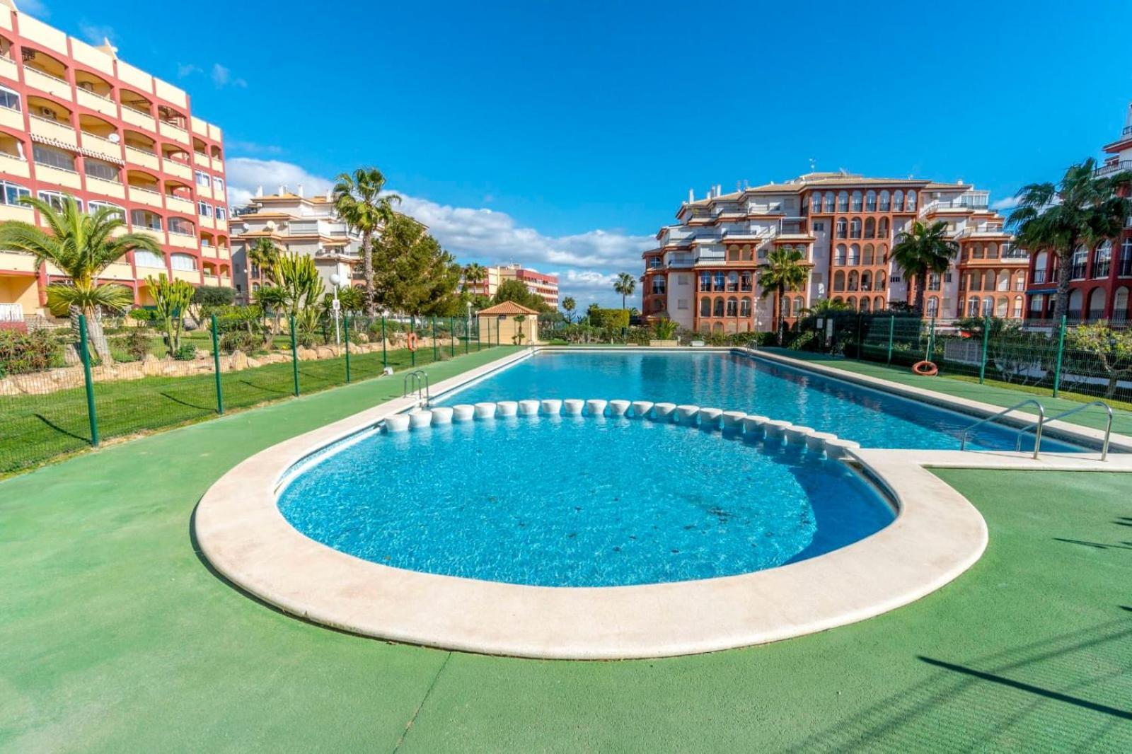 Nice Modern 2 Bed Apartment In Torrievieja Torrevieja Bagian luar foto